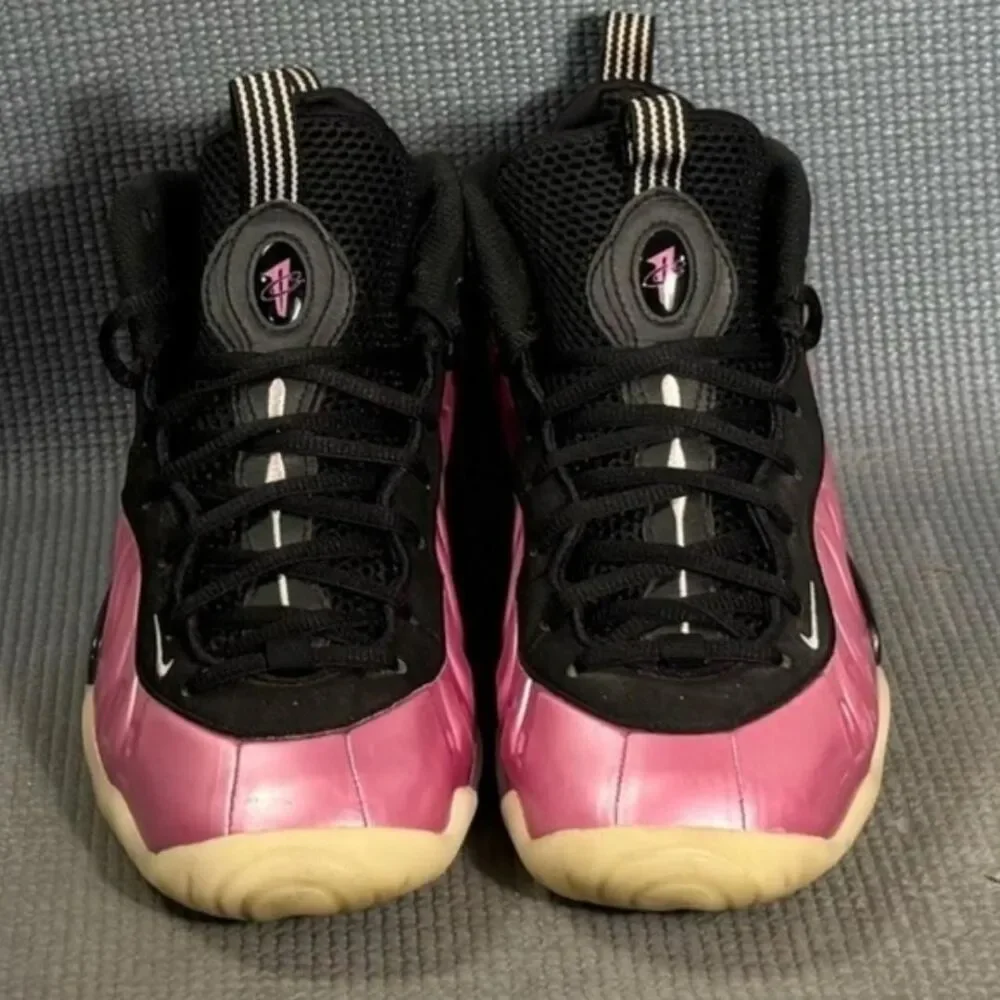 Nike Women's Black and Pink Trainers